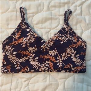 Cross front sports bra